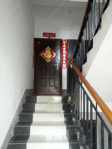 入户门对外楼梯口风水好下好不好?