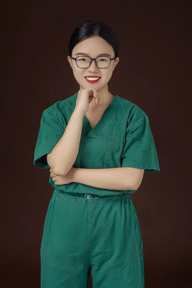 新的医院新的起点,新得一组医生形象照,怎么能不开心呢,毕竟每 - 抖音