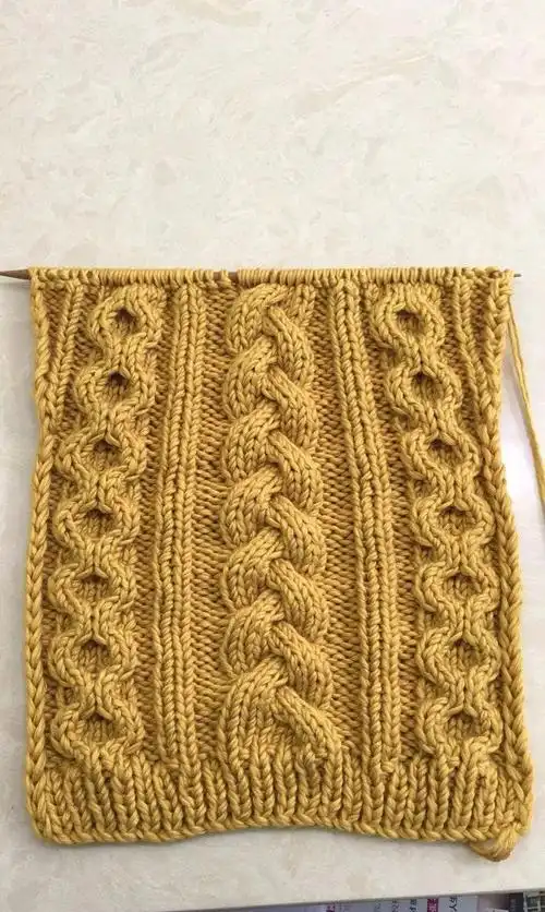 双股,8mm的针200克一团的情人棉毛线,一共用了四团,好扎实呀