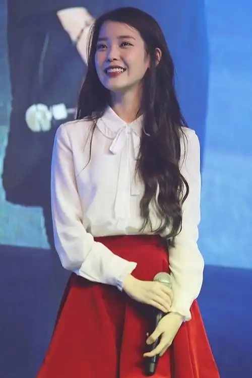 iu李智恩同款早秋新款女装新款娃娃领显瘦百搭蝴蝶结系带学院风雪纺