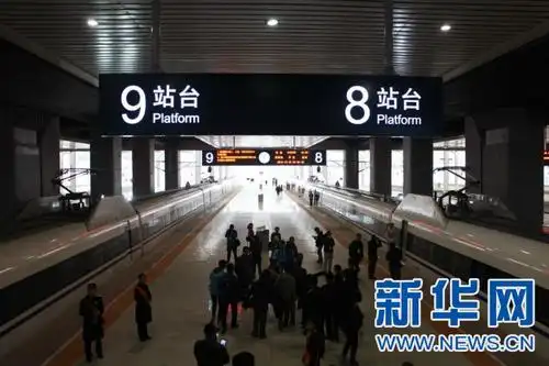 昆明南站站台.新华网韩海阔摄