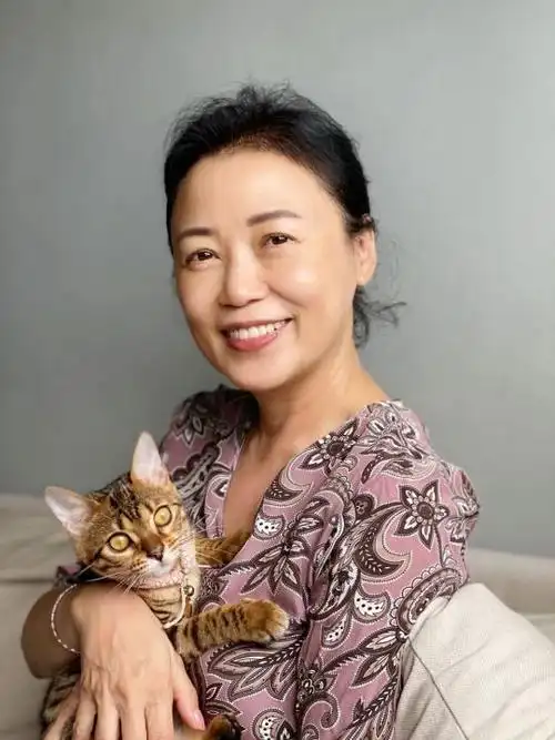 宠物猫让向云一家人有了共同话题,也拉近彼此的关系.