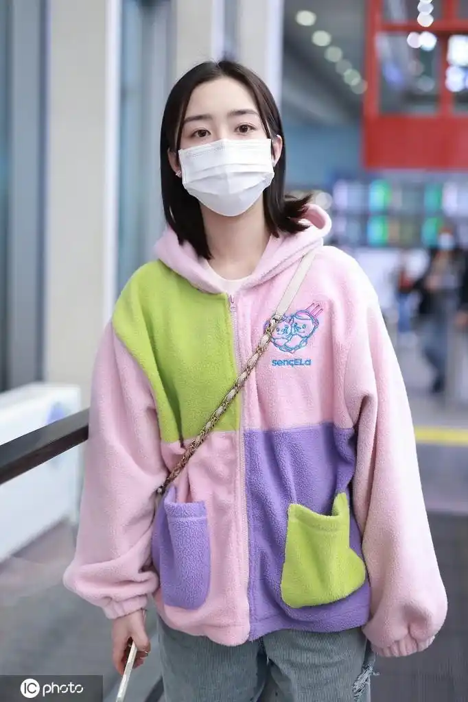 邓恩熙梳着利落短发现身素颜白净可爱状态满分