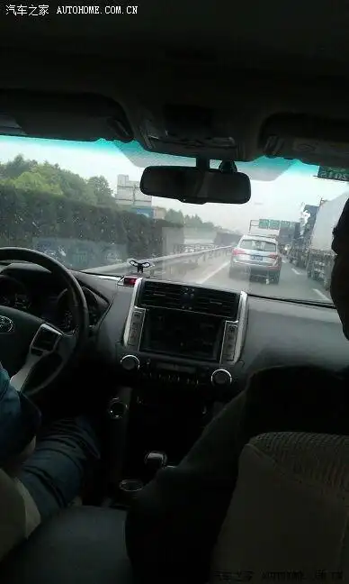 在成都绕城高速,先用公司的霸道趟趟道.以后用自己的大切去雅安.