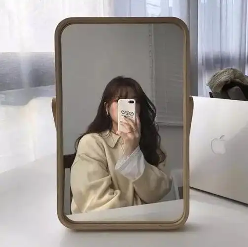 如果当天状态不好或素颜却想拍照留恋时就来个背影杀吧!