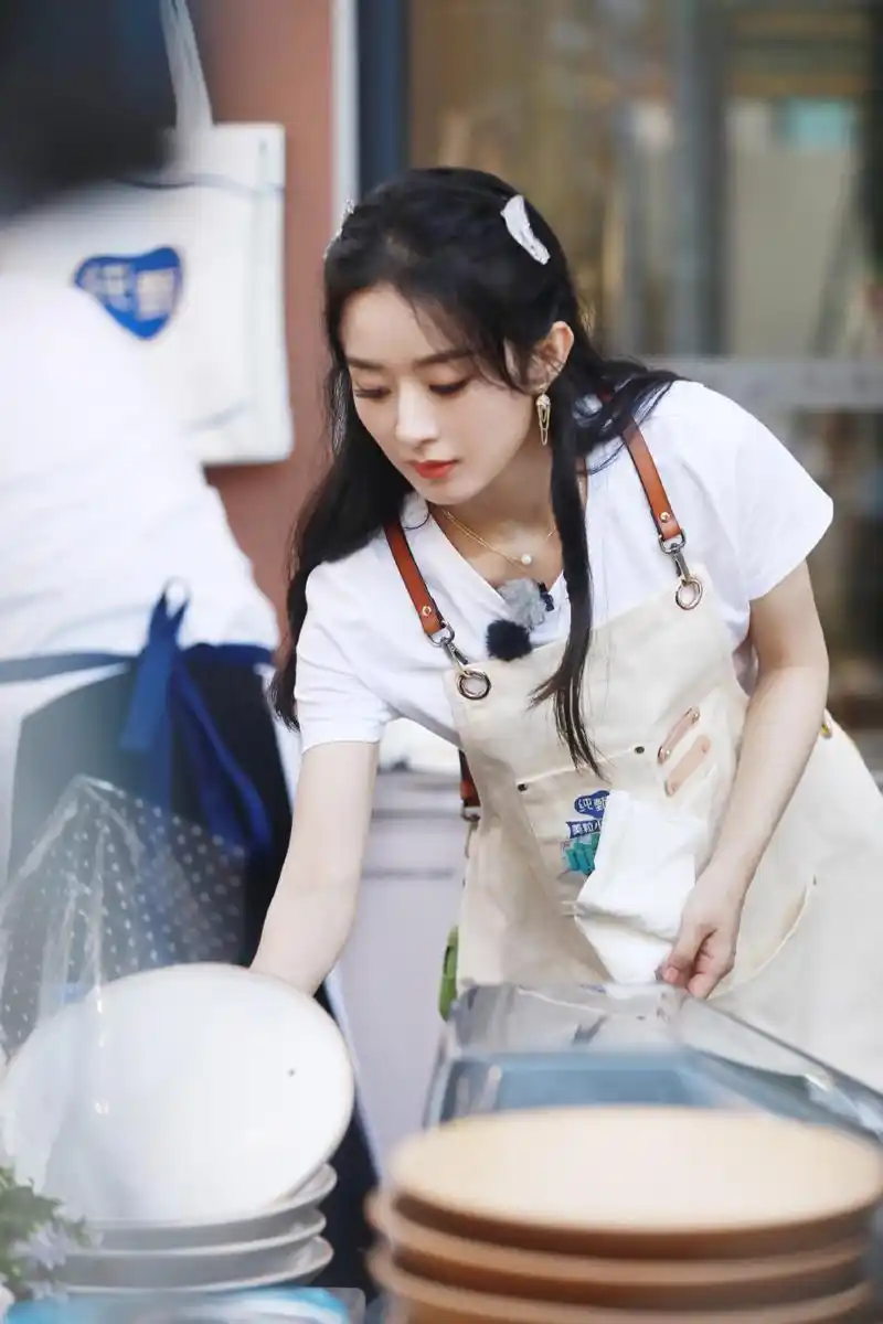 [赵丽颖][新闻]201003 赵丽颖《中餐厅》第十期相关物料送达 全能小赵