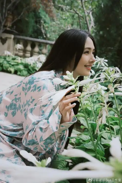 【9.1 郭碧婷】婉约风姿,俏丽动人的笑容,迎来美好九月