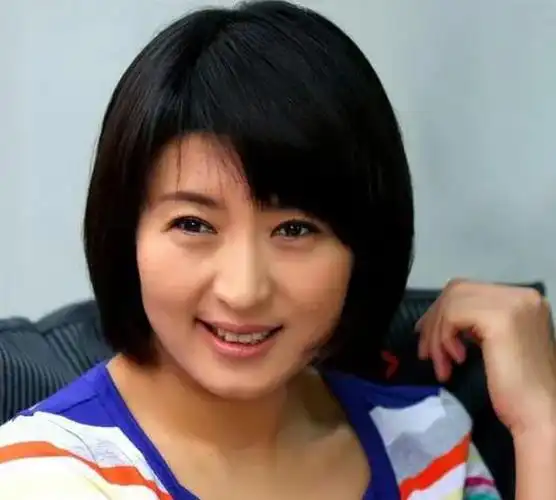 回顾演员闫学晶:45岁生小女儿,演艺圈的大孝女,49岁成了婆婆