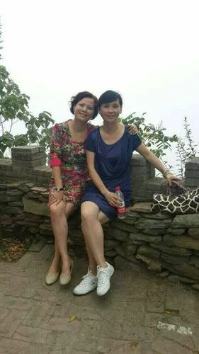 风韵犹存的姐妹花