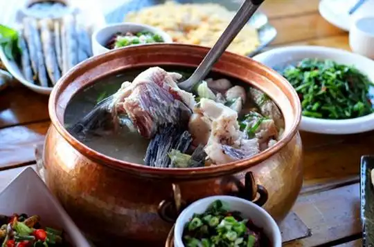 走进抚仙湖抚仙湖铜锅美食节抚仙湖的湖风带来了鱼的美味;走进抚仙湖