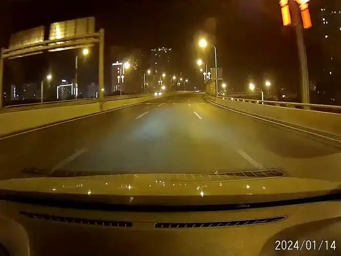 行车记录仪_昆明二环夜晚_无心回家睡觉,开车听歌兜风(2024年1月14日)