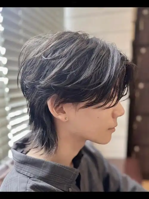 日系高层次感短发,简单又耐看,整体发型轻