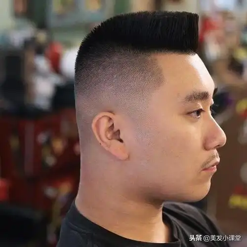 三面推光的男生发型,帅气又有型