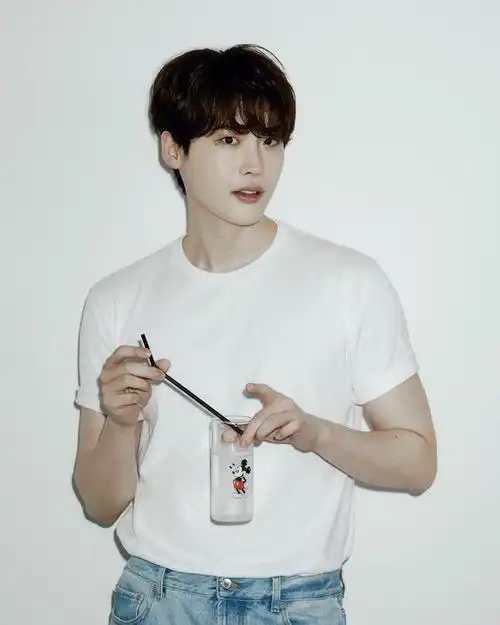 朴叙俊肿么了6位韩剧男神肿脸对比低谷医生朴炯植也肿过