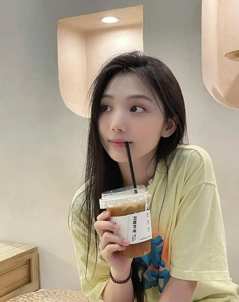 被爱是一份礼物#生活碎片 #笨蛋美女 #柠檬茶 #分享照片 - 抖音