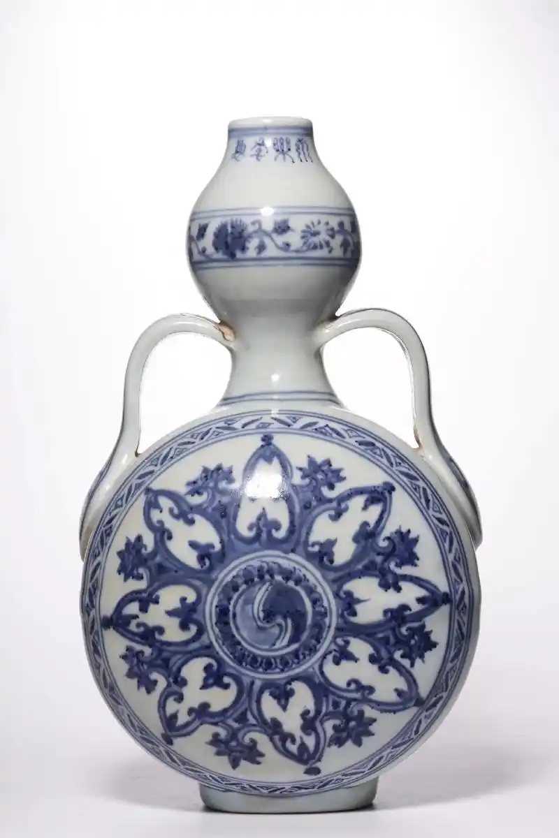 "永乐年制"款青花轮花纹绶带耳葫芦扁瓶