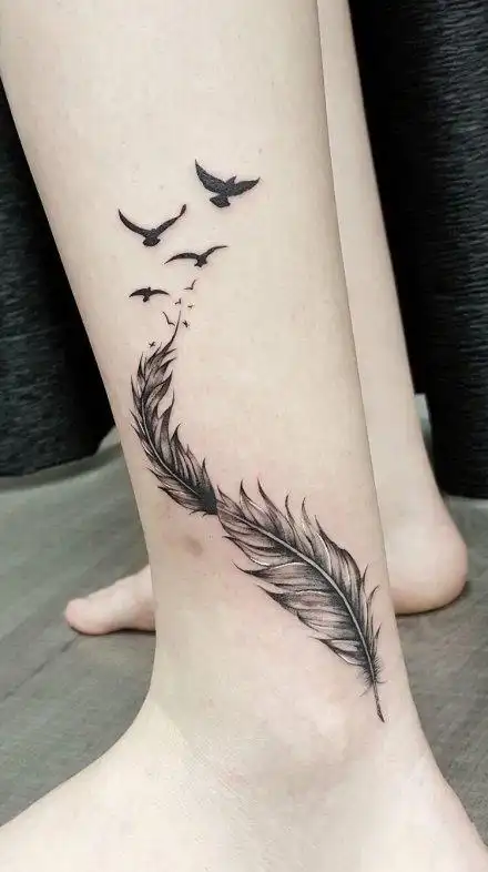 很好看的9张飘逸羽毛纹身图案欣赏