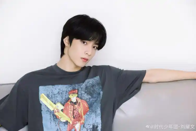 16岁的刘耀文生日快乐