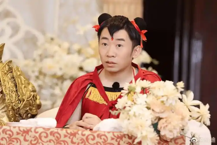 杨迪疑似包场少林寺,耍大牌遭大爷辱骂,知道真相后:坏人变老了_少女