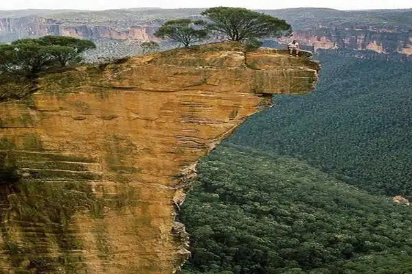 世界十大悬崖峭壁 恐怖!被大自然的鬼斧神工吓到腿软的景观