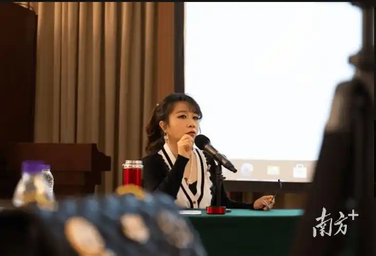 "星腔"传人梁玉嵘做客粤艺大讲堂