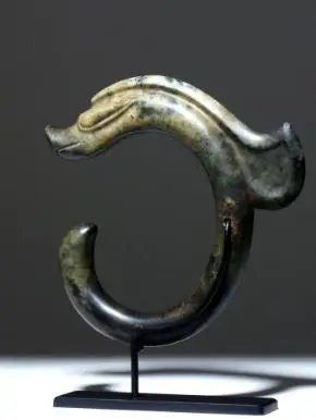 查海,玉龙之乡,是玉文明的发端.画作描绘意境深远引人入胜.