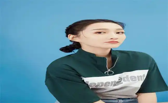 演艺经历2016年7月27日与陈馨儿,赵梓含等合作主演的悬疑电影《惊梦