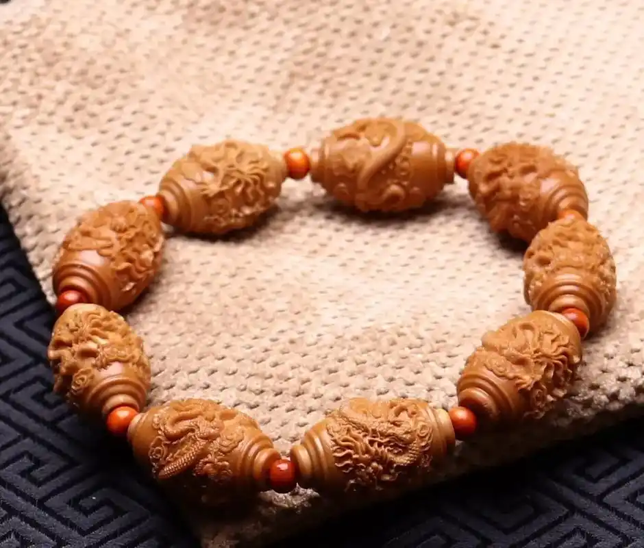橄榄核雕手串九龙朝圣