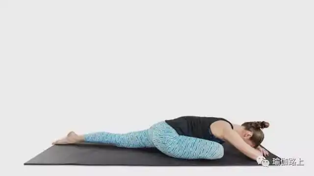 瑜伽鸽子式抓不到脚?用上辅具试试(初级练习)
