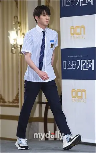 尹均尚琴赛璐出席新剧《临时工先生》发布会