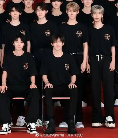 时代峰峻全家福