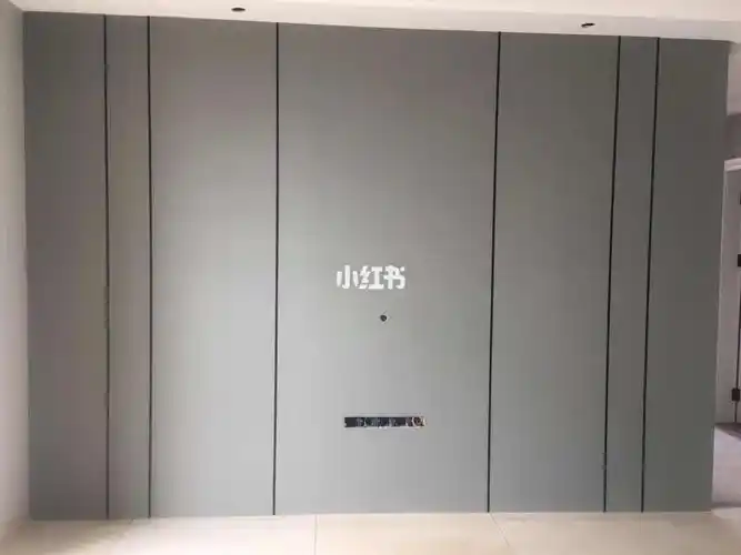 找的整装做的皮雕加线条,跟墙布墙纸包护墙板比起来价格贵了一倍.