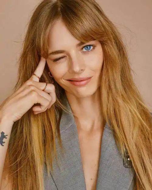 组图神经质美女蓝眼睛澳洲女星萨玛拉维文杂志大片