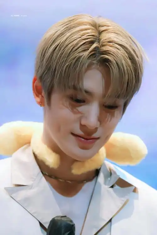 郑在玹童年旧照#哥哥小时候也太可爱了吧,真的好亲呀!