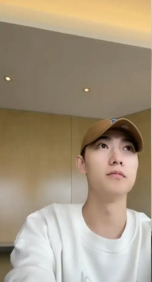 杨洋直播生图宝子们纯素颜状态啊是真的好帅杨洋