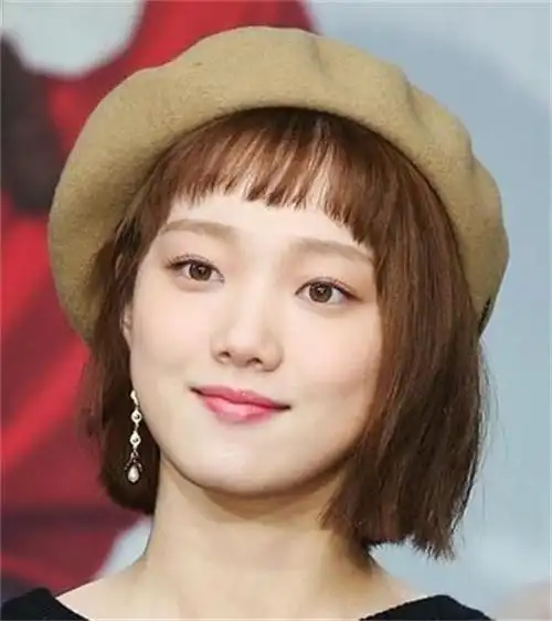 眉上刘海短发适合什么脸型 短发眉上刘海女生发型