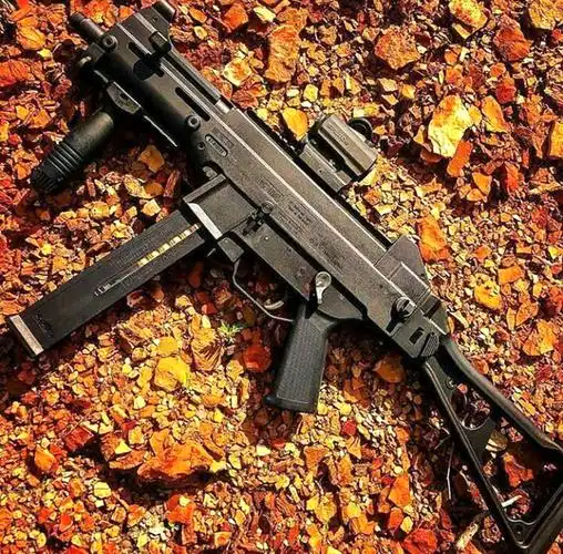 轻武器欣赏,一组枪械帅照,大家过过眼瘾