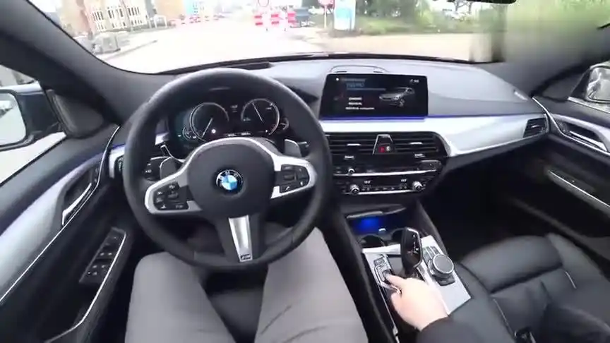 宝马6系gt开上高速