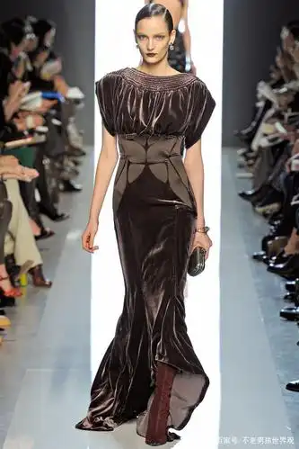 b v服装不张扬的精确度令人惊讶,到处都是被名流们追捧的高分作品