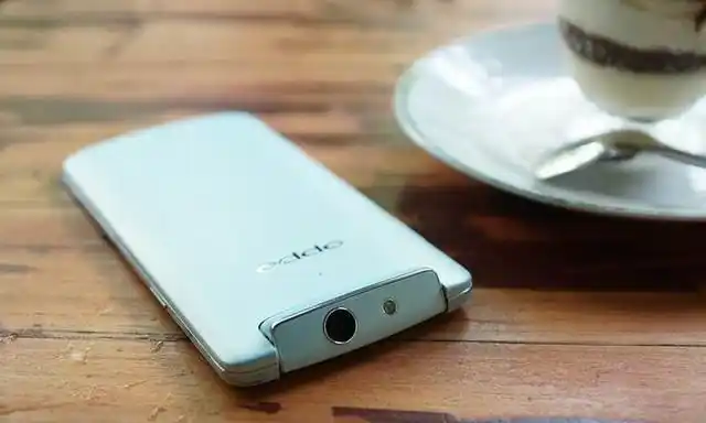 手机镜头的又一次革新oppo预热弹出式伸缩摄像头