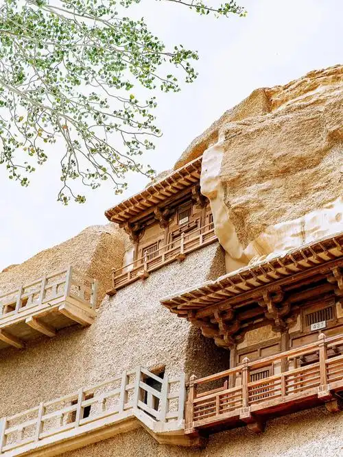 莫高窟绝对是个可以逛一整天的景点7215