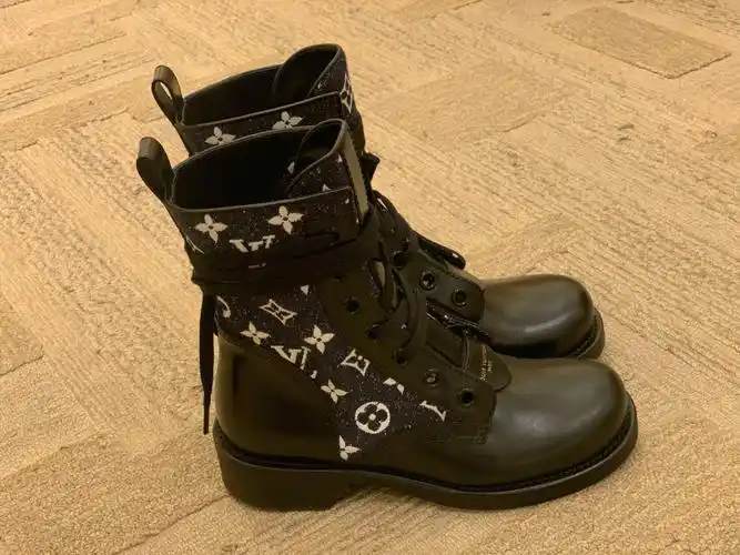 lv新款女鞋牛仔布和光滑牛皮材质