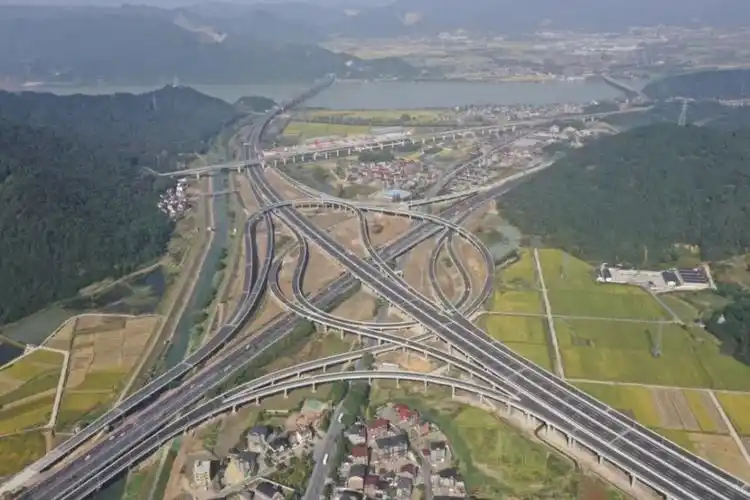 p>杭州第二绕城高速公路,即杭州二绕,也就是 a target="_blank" href