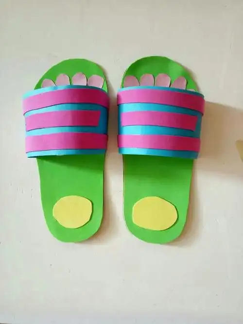 小世界幼儿园宝宝的手工作品