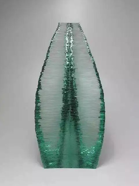 日本艺术家niyokoikuta片状玻璃螺旋几何雕塑欣赏