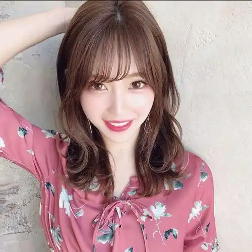 空气八字刘海方脸