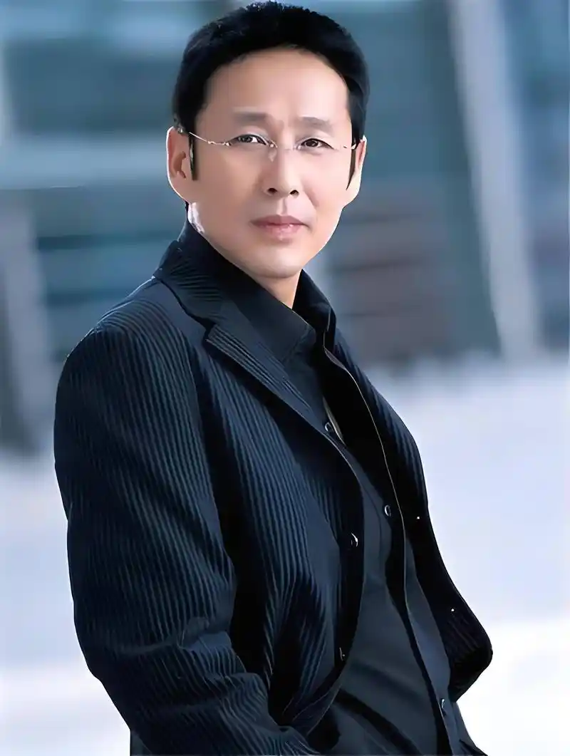 陈道明:跑龙套时娶央视主播,跟妻子恩爱41年,女儿嫁肖战经纪人_杜宪