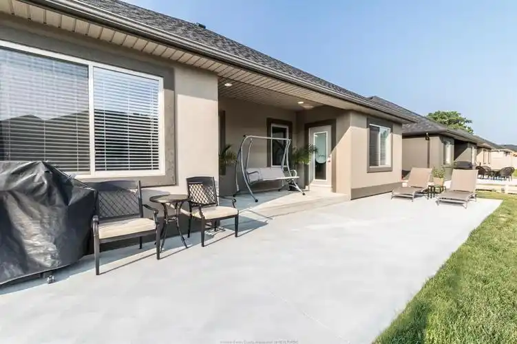 lasalle 一年新现代化平层别墅 - $539,700