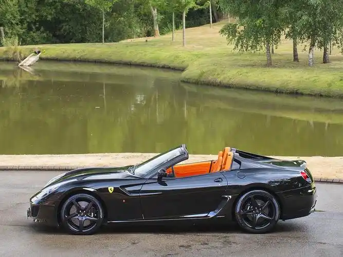 法拉利599敞篷版实车精致的运动感