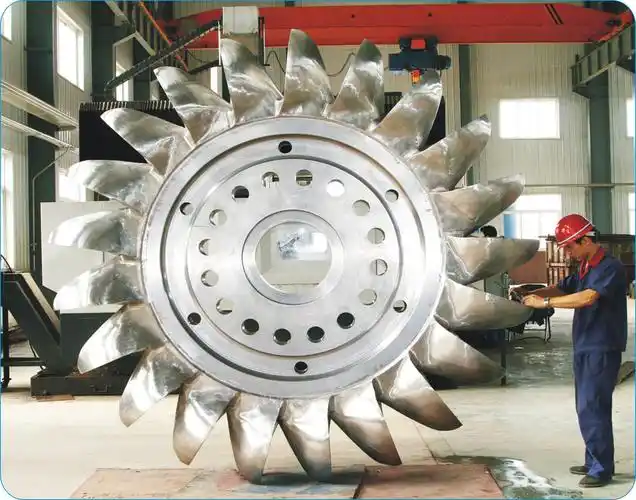冲击式水轮机适用于中高水头,核心部件包括转轮,主轴,喷管装配等.